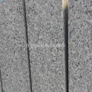 Pierre de bord de route en dalle de granit gris
